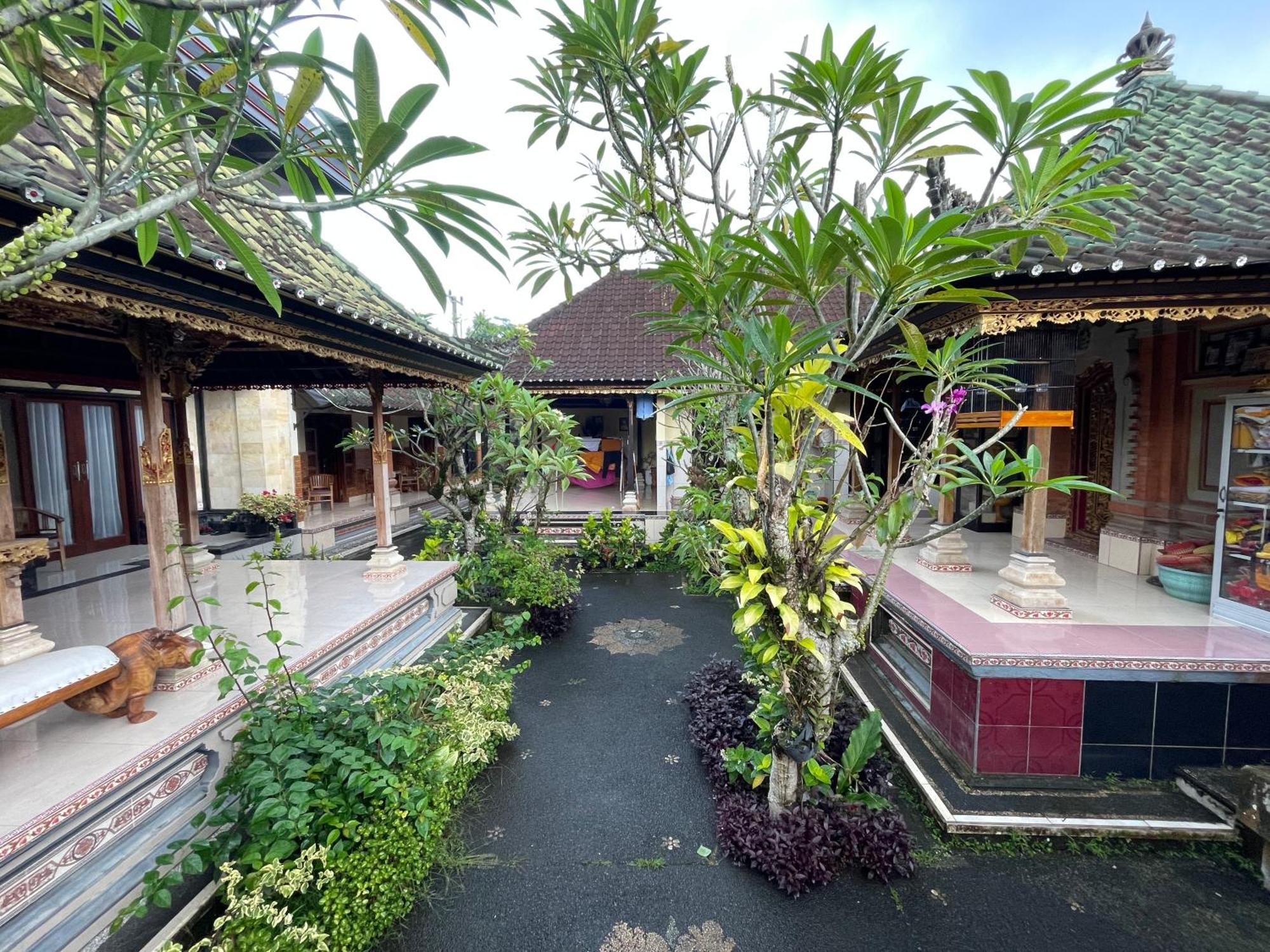 Ubud Tri Upasedana House 2 Hotel Тегалаланг Екстериор снимка