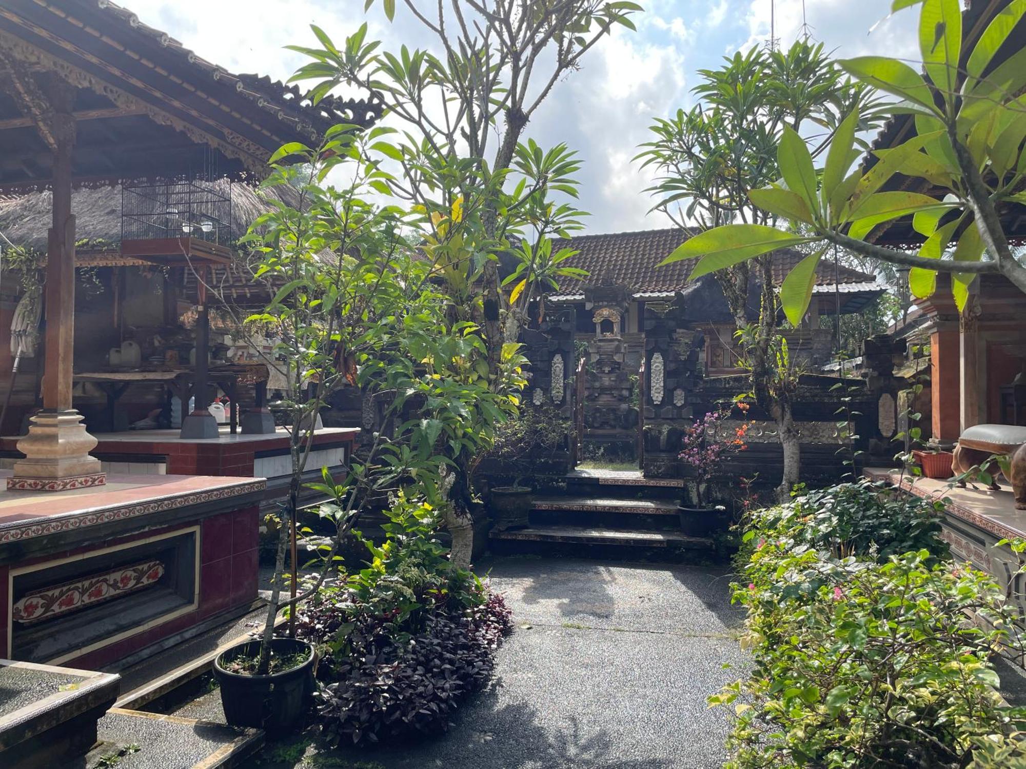 Ubud Tri Upasedana House 2 Hotel Тегалаланг Екстериор снимка